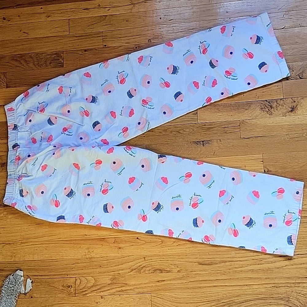 Forever 21 Flannel Sleep Bottoms Cupcake 🧁 😋 Super Cute